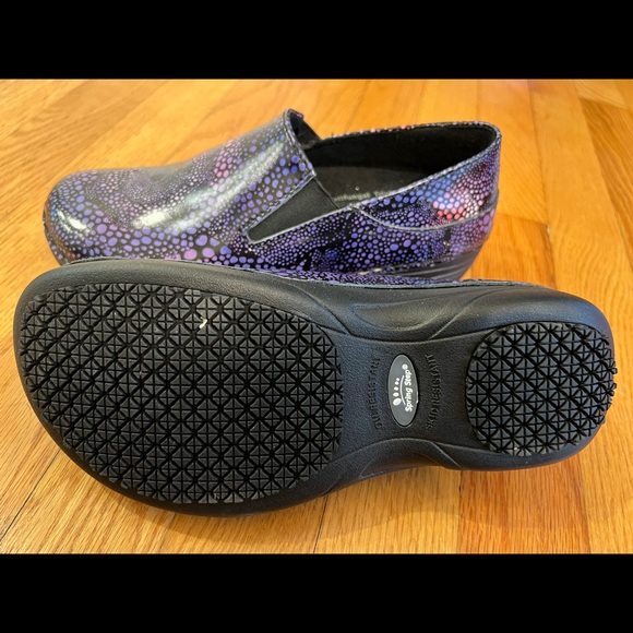 - Spring step shoes - Picture 2 of 3